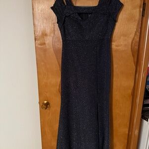 Black Glitter Evening Gown – Off-Shoulder Strap Design